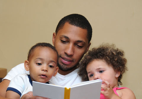 dad reading to children