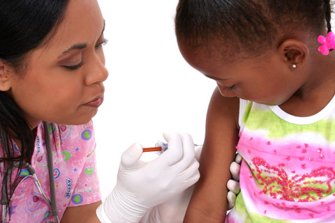 Las inmunizaciones. Una guía para padres y madres