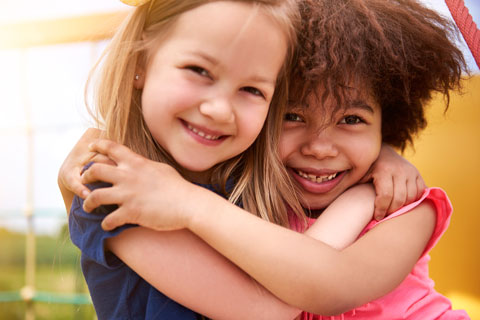 El apoyo a las amistades entre niños pequeños. Entrevista con Profesora Michaelene Ostrosky