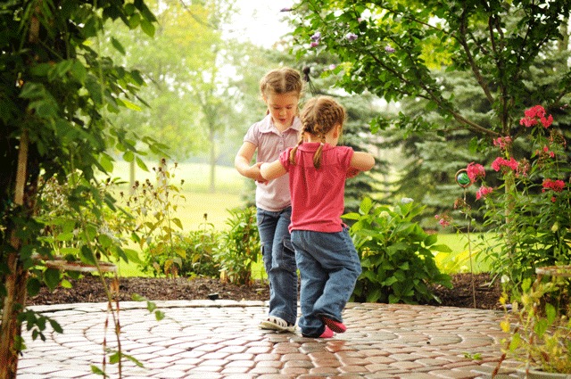 Aktywne spędzanie czasu z przedszkolakami: Tańczymy na chodniku